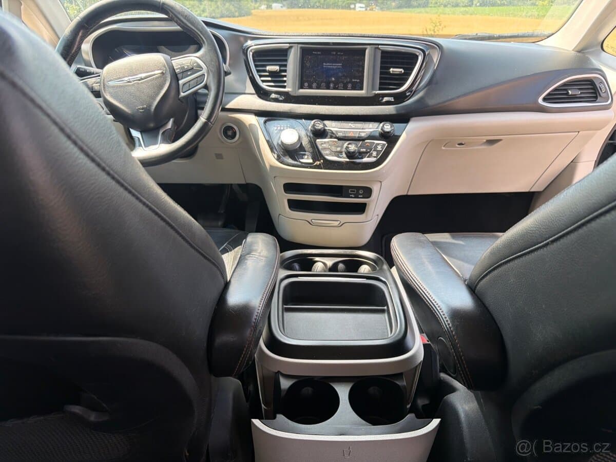 2020 Chrysler PACIFICA - 11