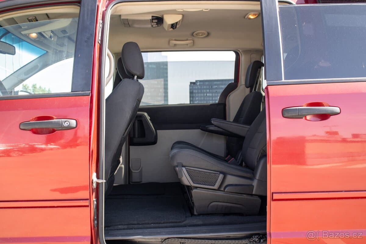 2009 Chrysler VOYAGER - 11