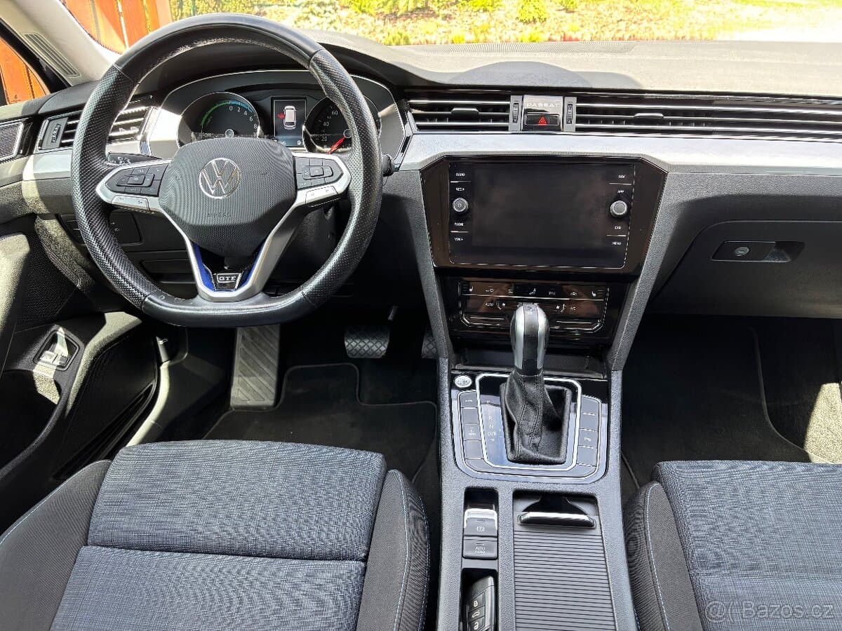 2022 Volkswagen PASSAT - 11