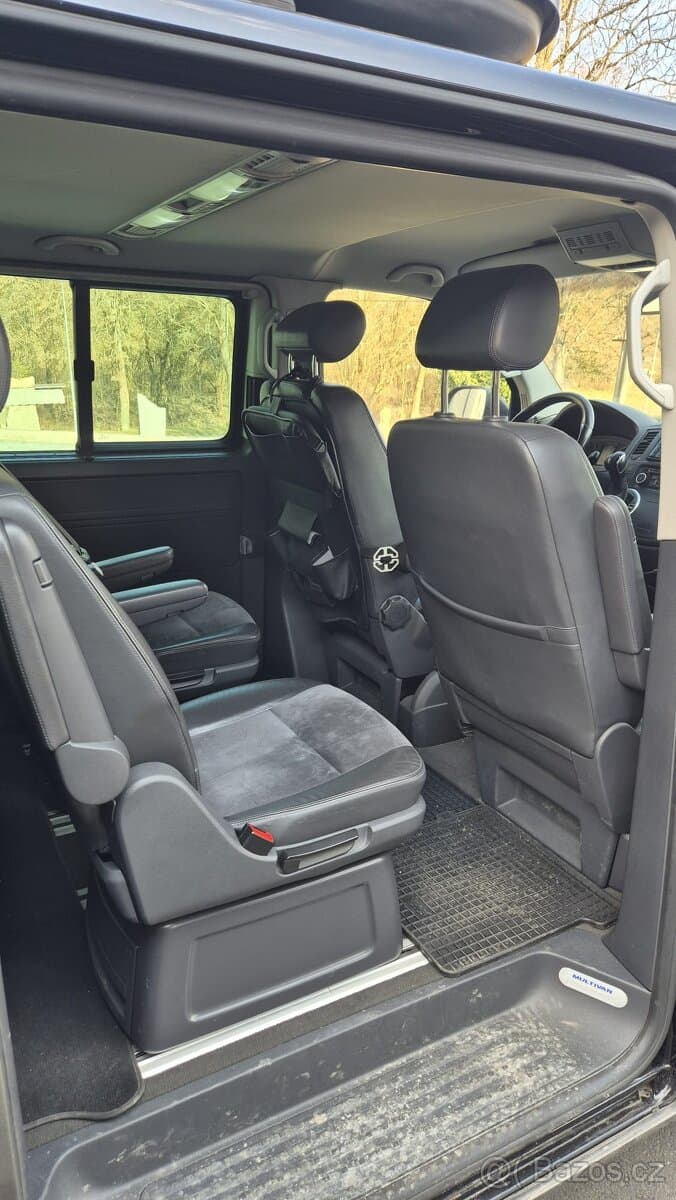 2011 Volkswagen MULTIVAN - 11