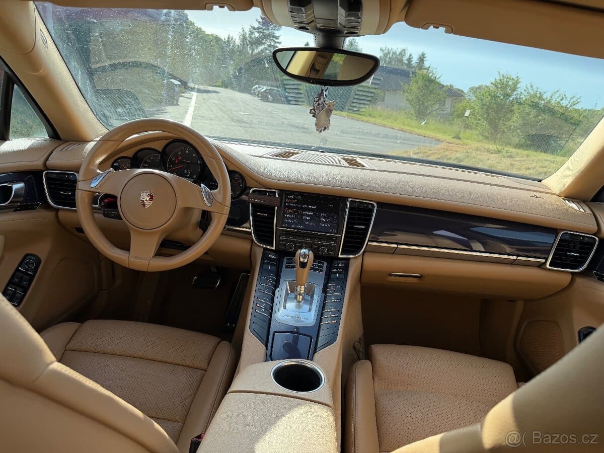 2011 Porsche PANAMERA - 11