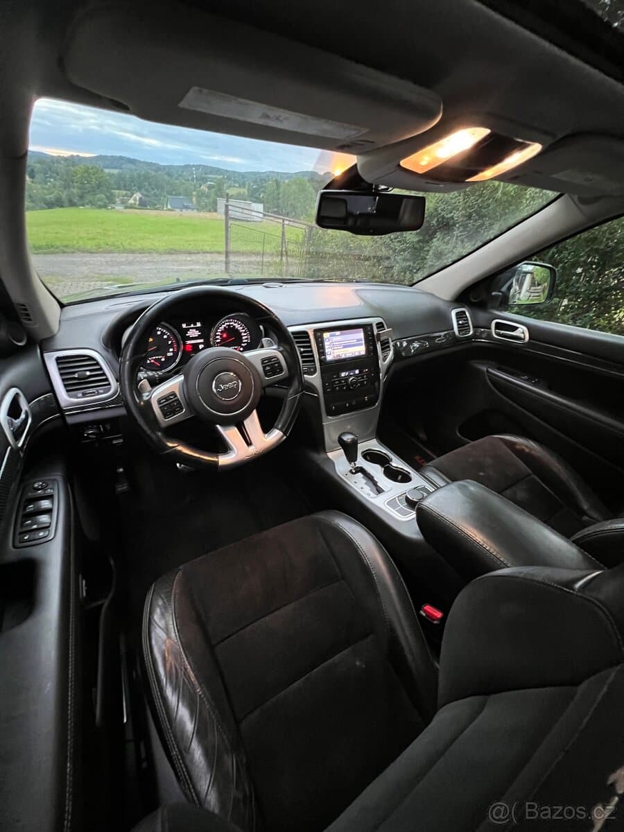 2012 Jeep CHEROKEE - 11