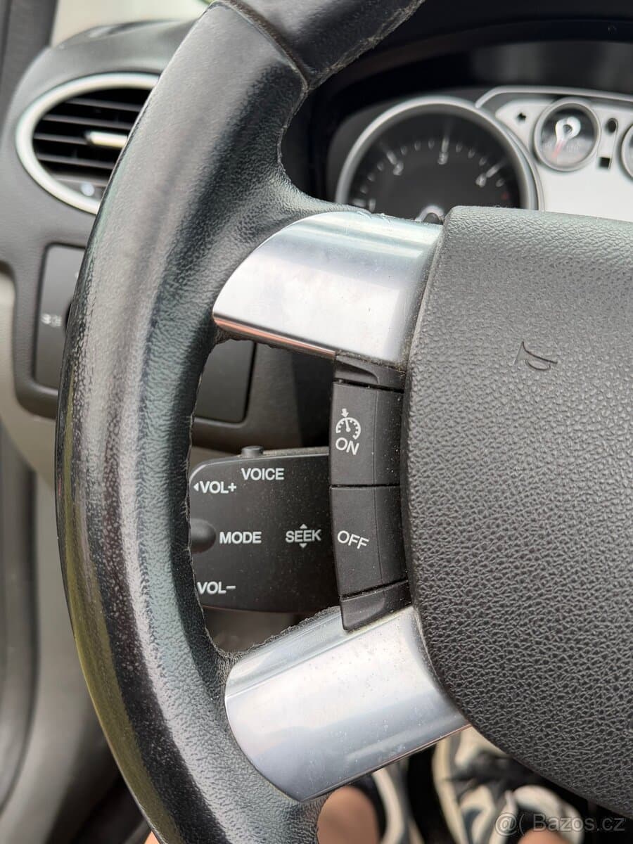 2010 Ford FOCUS - 11