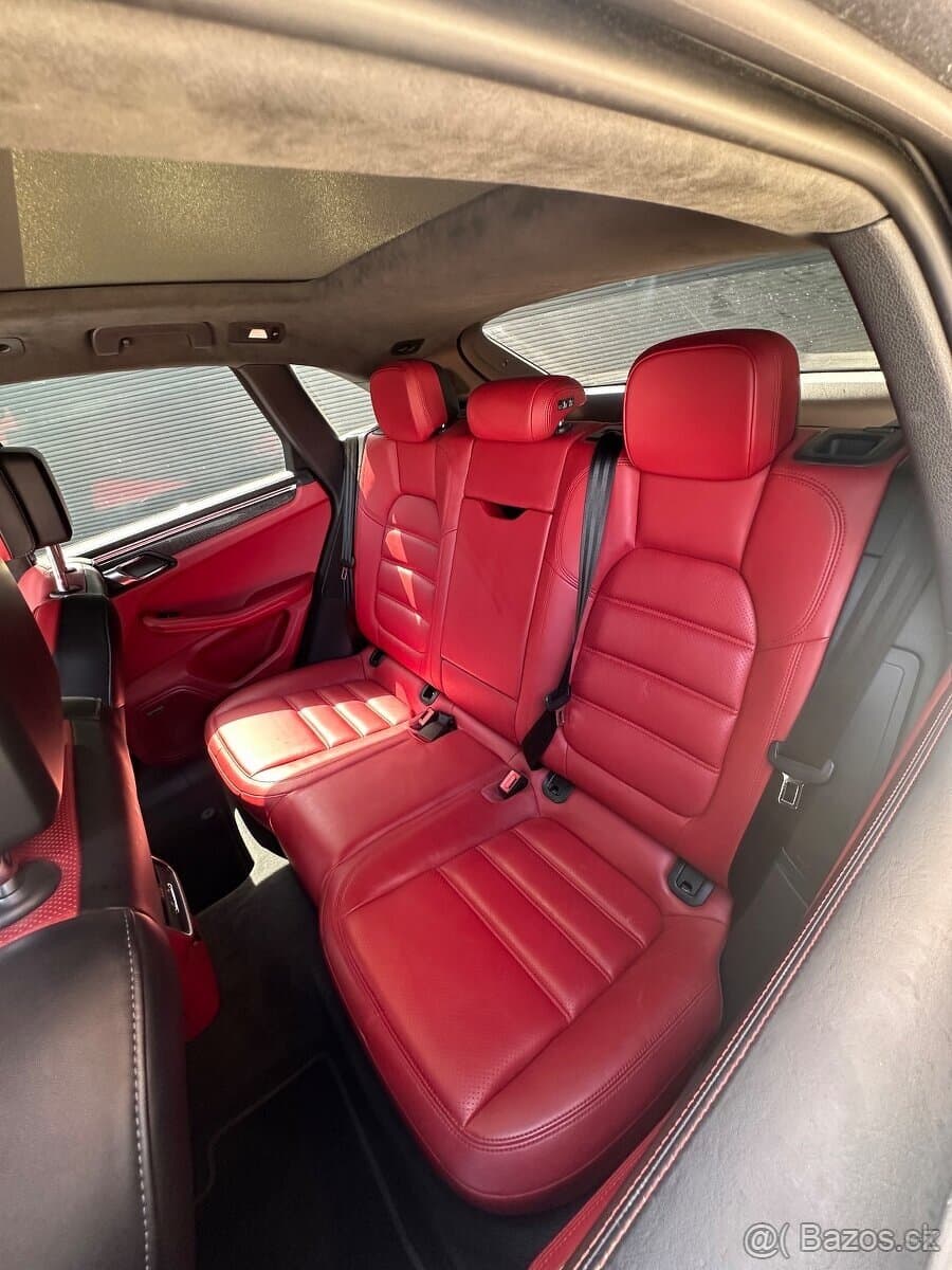 2015 Porsche MACAN - 11