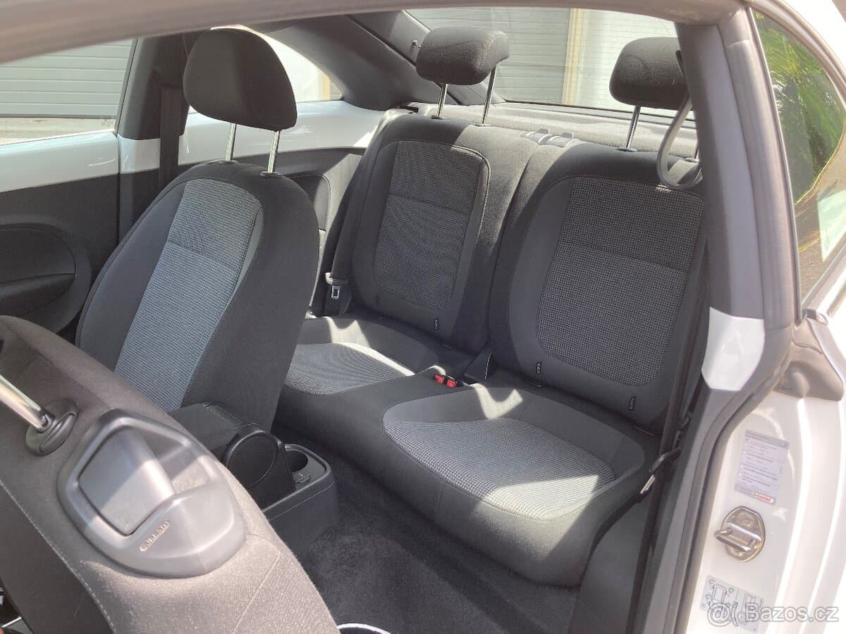 2012 Volkswagen BEETLE - 11