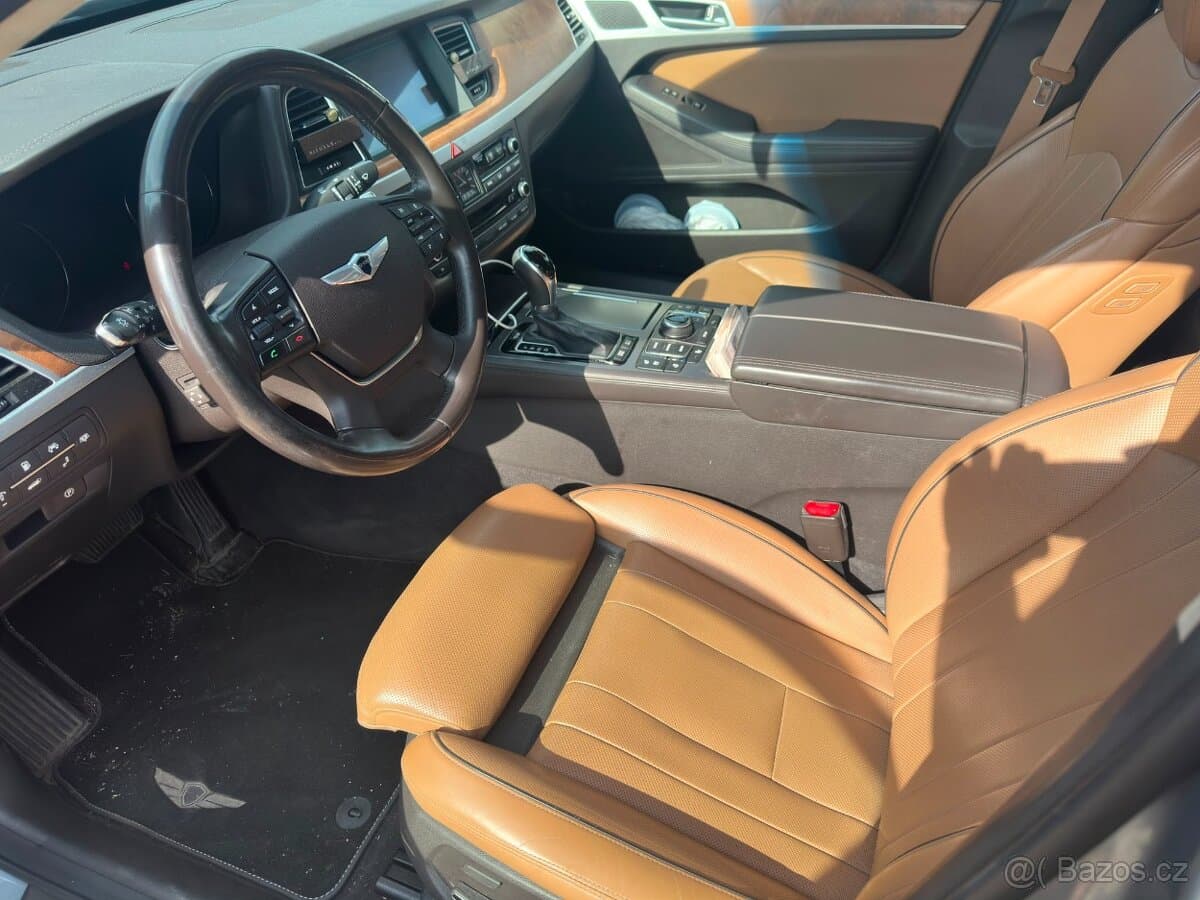 2015 Hyundai GENESIS - 11