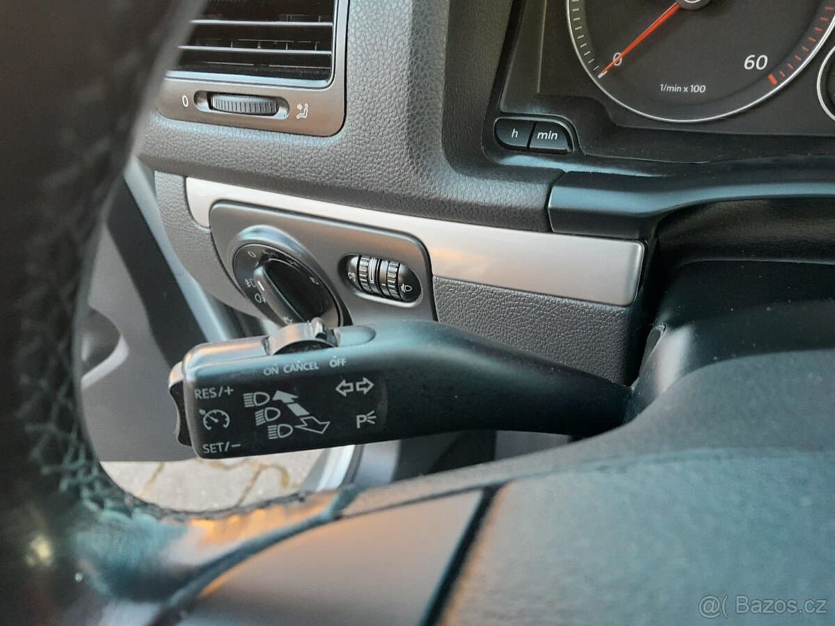2009 Volkswagen GOLF - 11