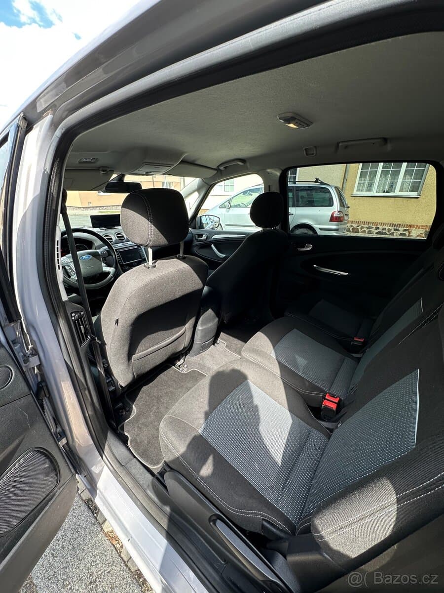 2011 Ford S-MAX - 11
