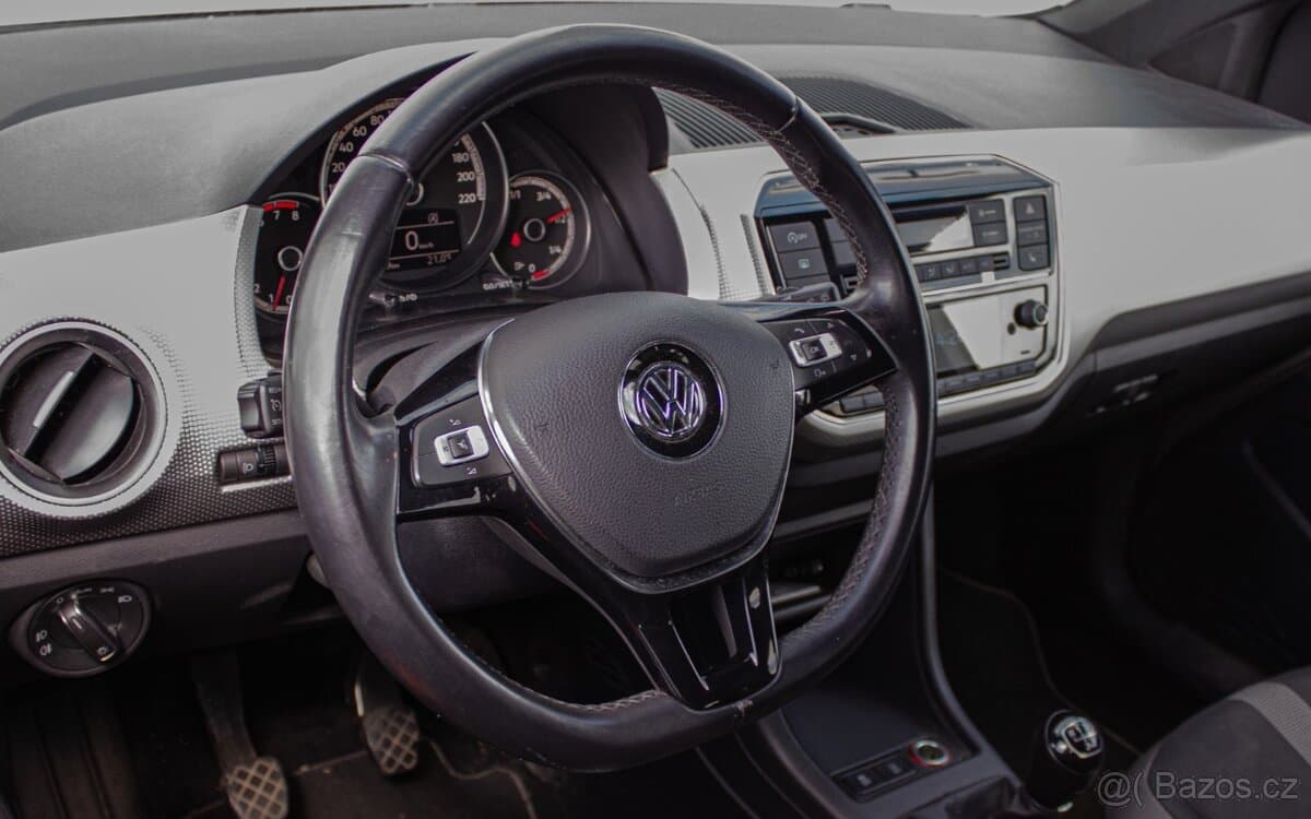 2018 Volkswagen UP! - 11