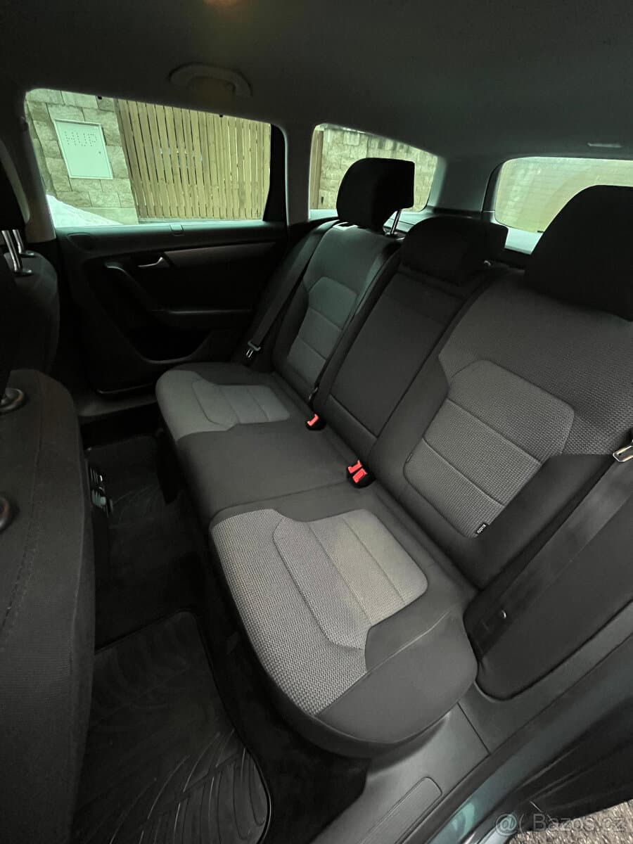 2011 Volkswagen PASSAT - 11