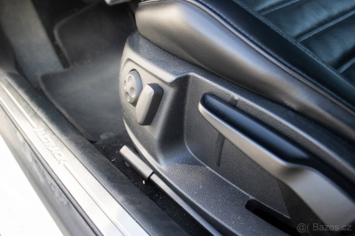 2013 Volkswagen PASSAT - 11