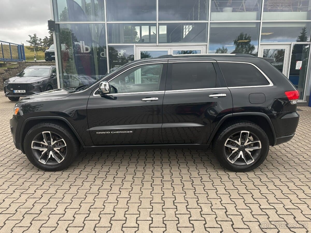 2015 Jeep CHEROKEE - 11