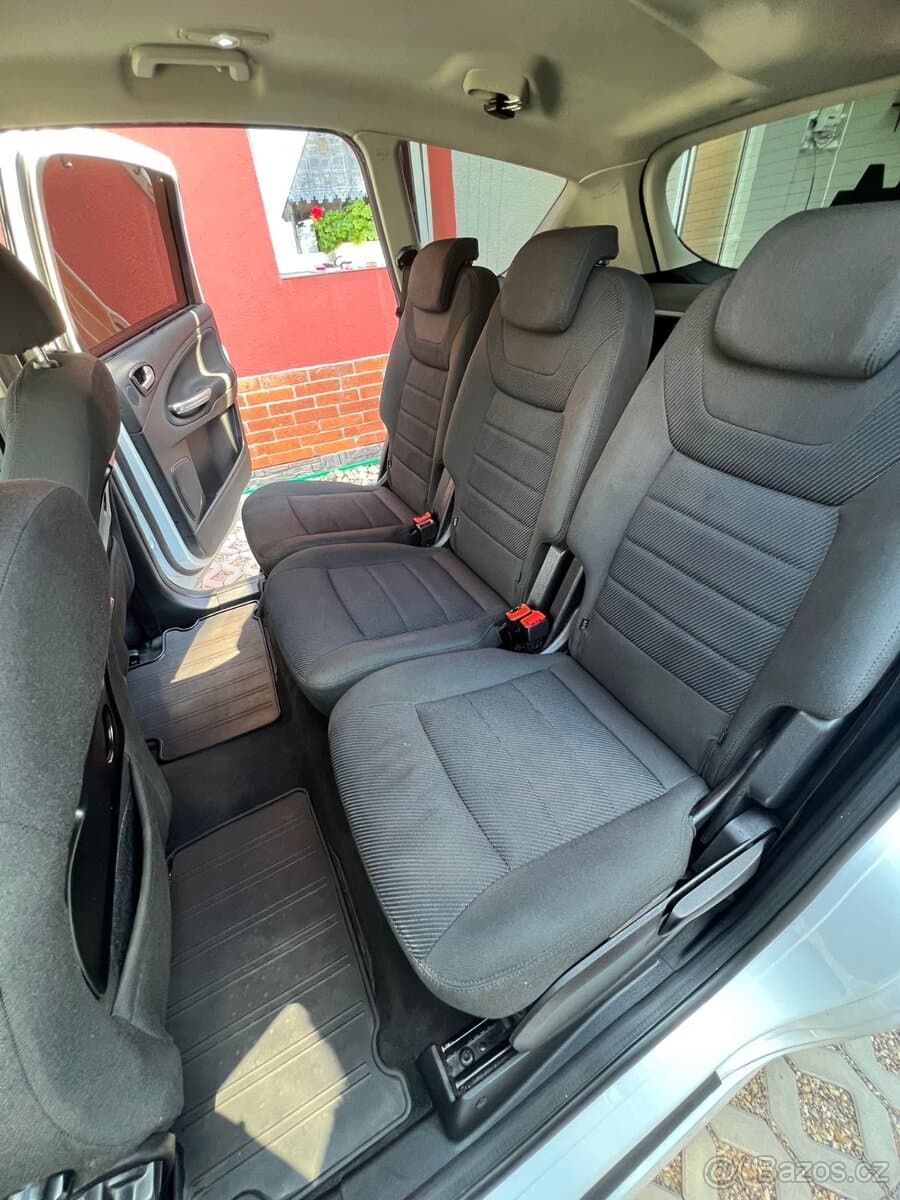 2011 Ford S-MAX - 11