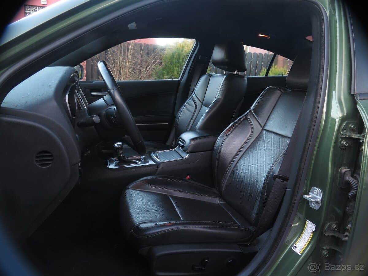 2020 Dodge CHARGER - 11