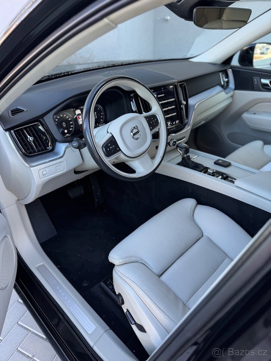 2019 Volvo XC60 - 11