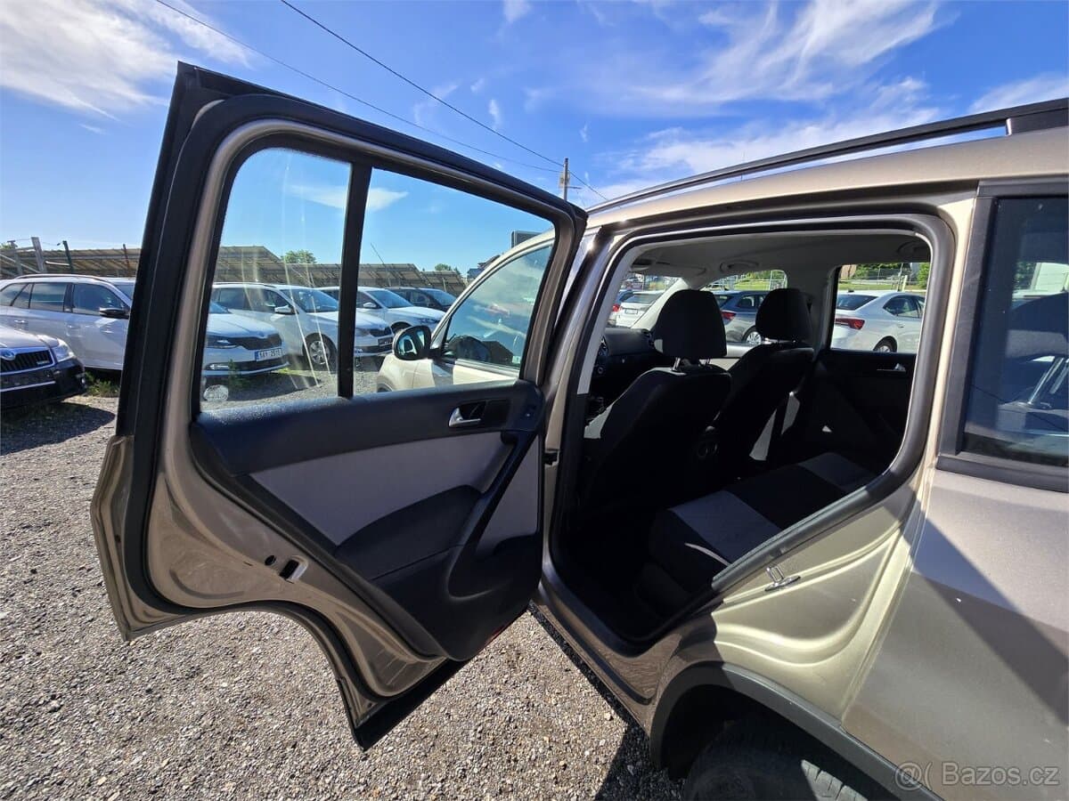 2012 Volkswagen TIGUAN - 11