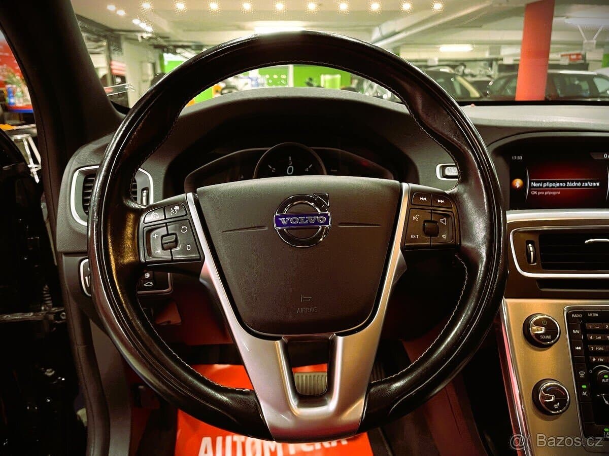 2018 Volvo V60 - 11
