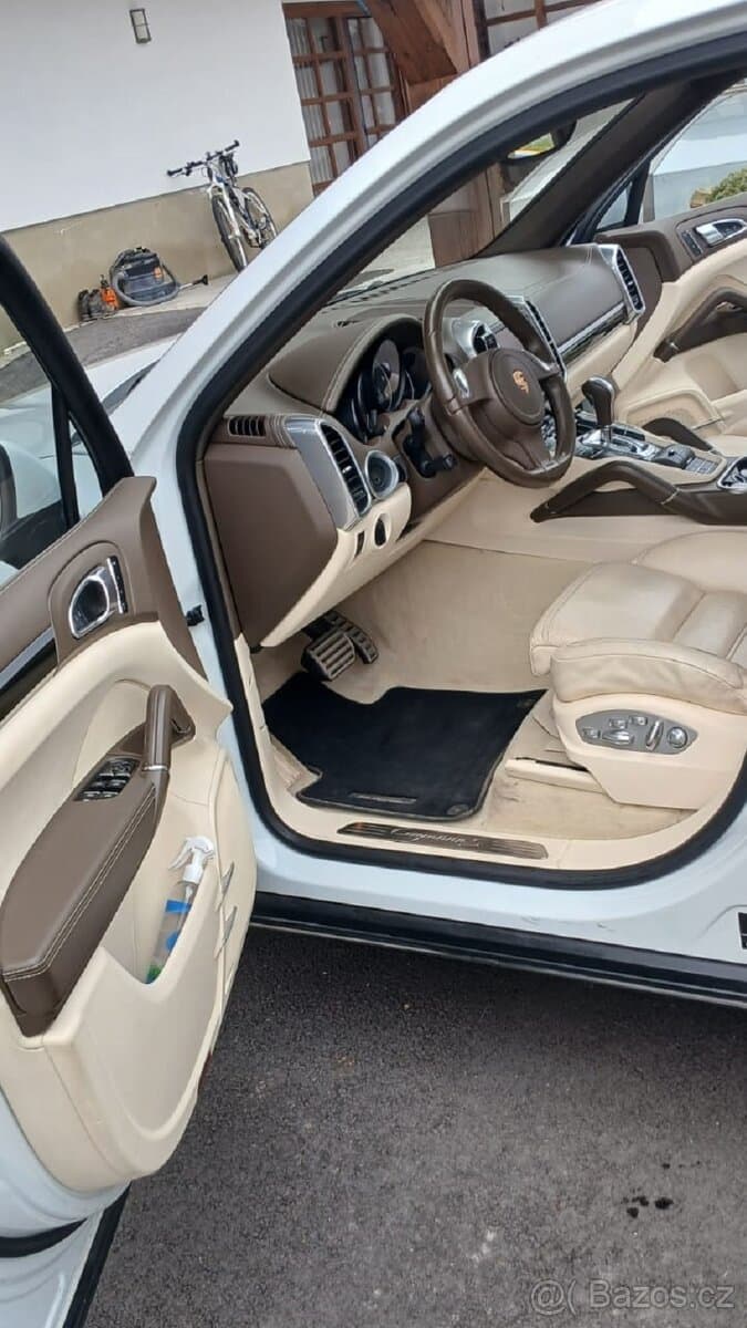 2013 Porsche CAYENNE - 11