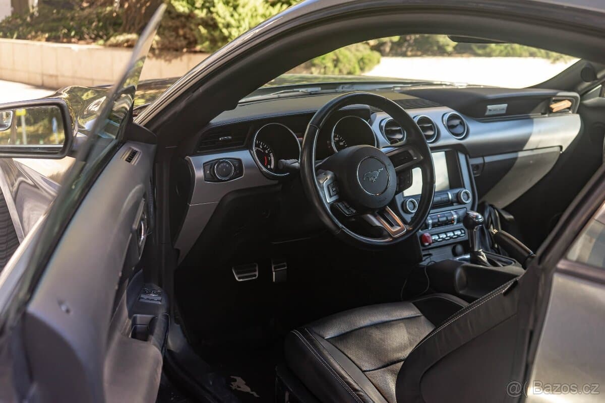 2019 Ford MUSTANG - 11