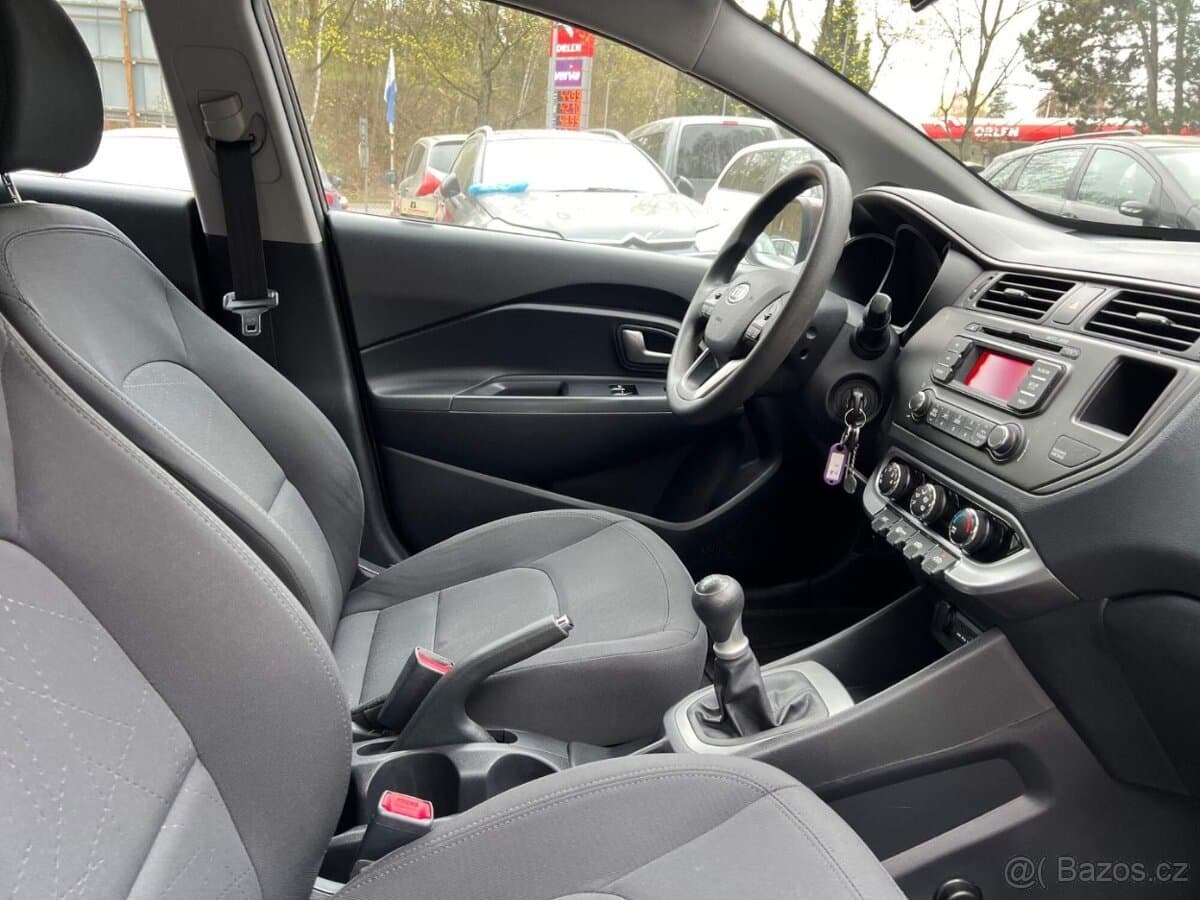 2011 Kia RIO - 11