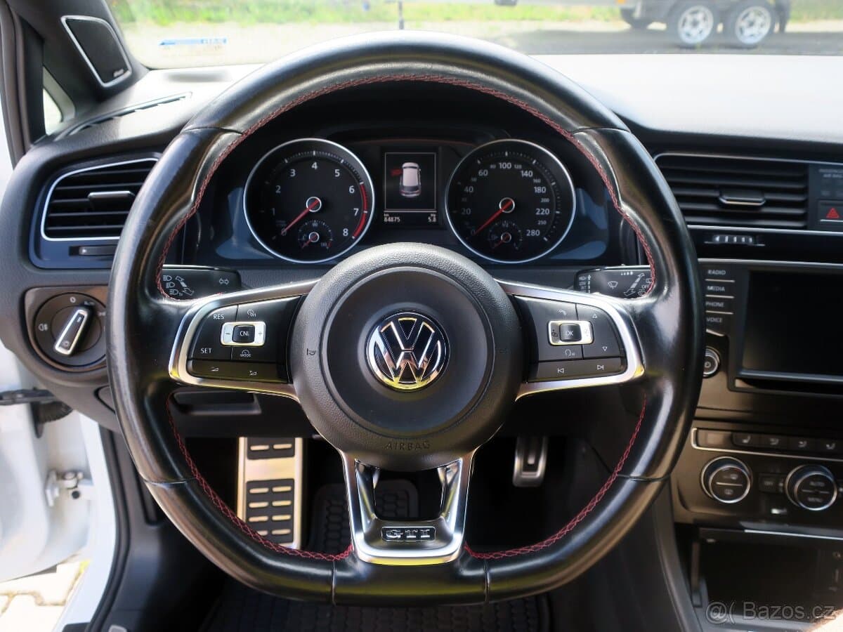 2015 Volkswagen GOLF - 11