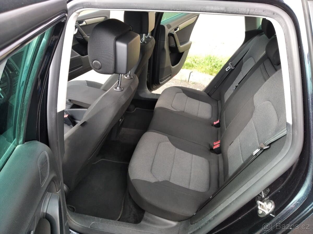 2011 Volkswagen PASSAT - 11