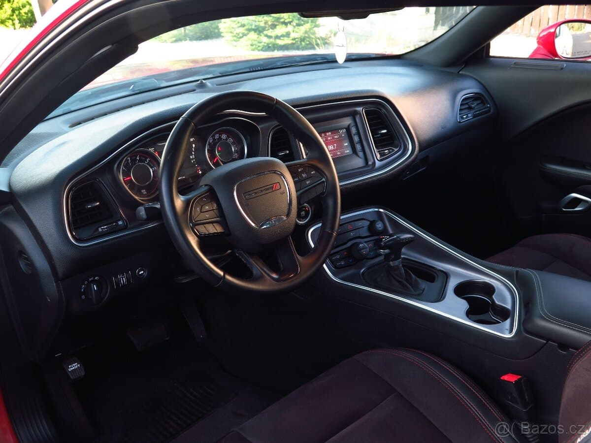 2016 Dodge CHALLENGER - 11