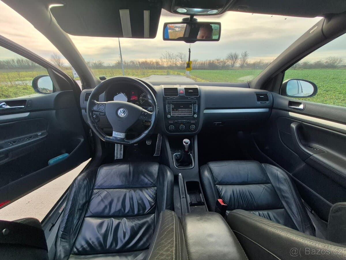 2005 Volkswagen GOLF - 11