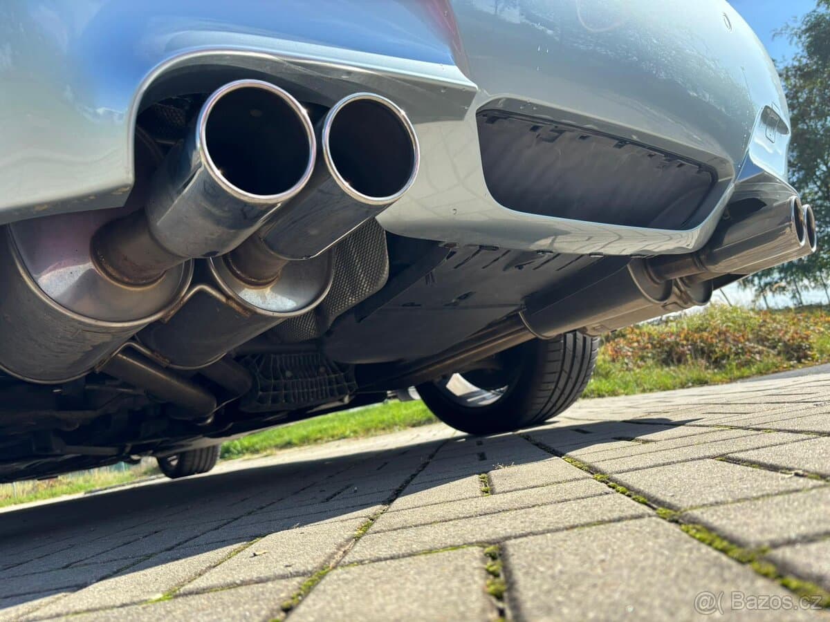 2005 BMW M5 - 11