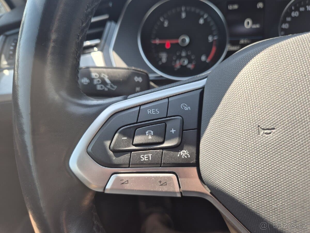 2021 Volkswagen PASSAT - 11