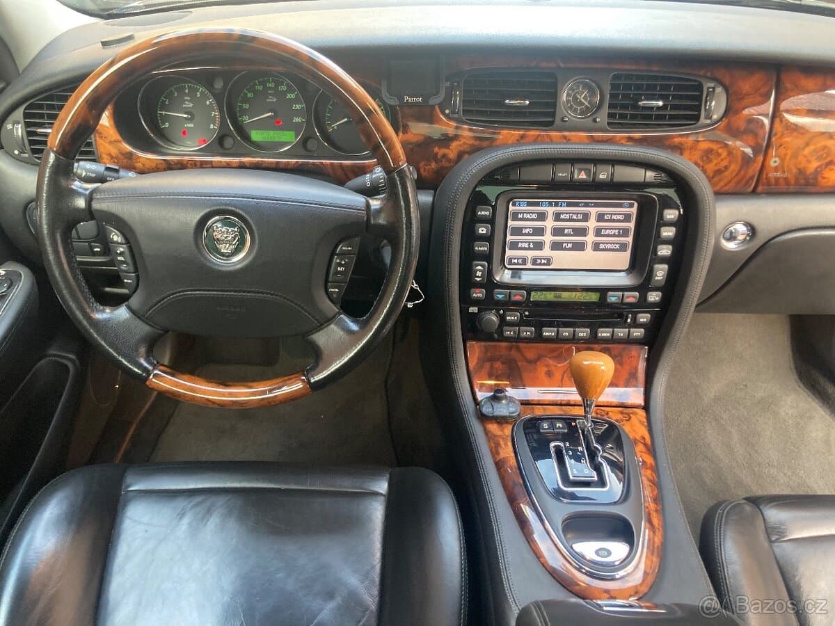 2005 Jaguar XJ - 11