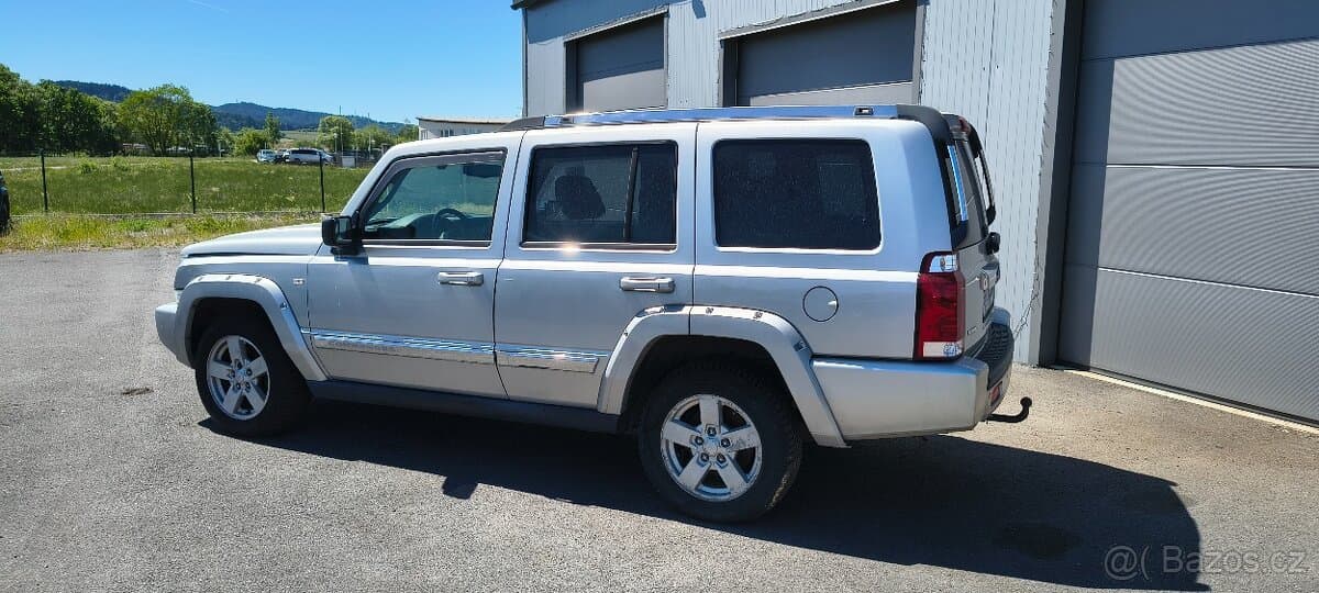 2007 Jeep COMMANDER - 11