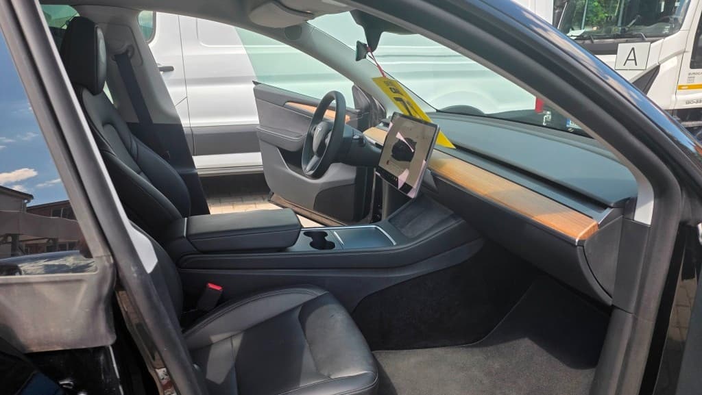 2023 Tesla MODEL Y - 11