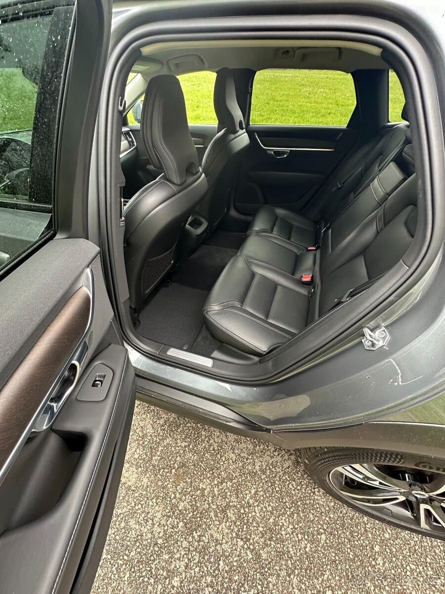 2020 Volvo V90 - 11