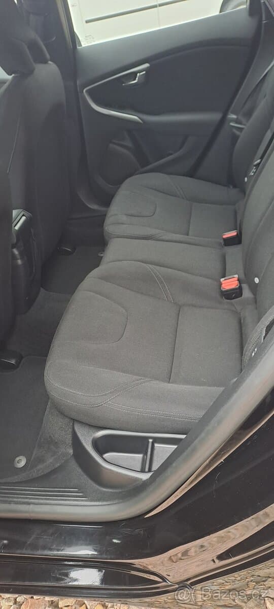 2015 Volvo V40 - 11