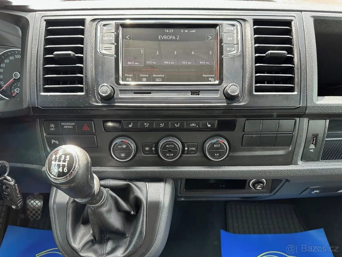 2015 Volkswagen CARAVELLE - 11