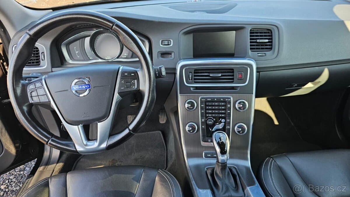 2015 Volvo V60 - 11