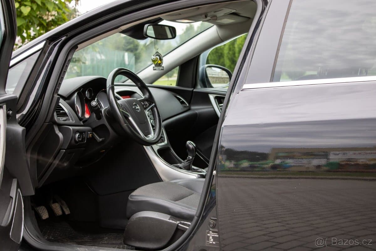 2011 Opel ASTRA - 11