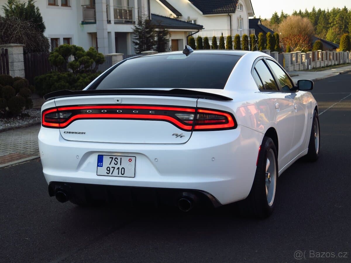 2018 Dodge CHARGER - 11