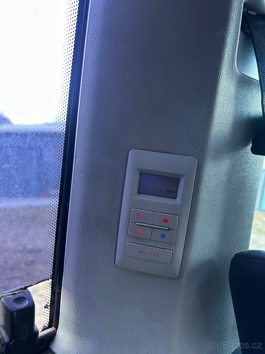 2002 Volkswagen CARAVELLE - 11