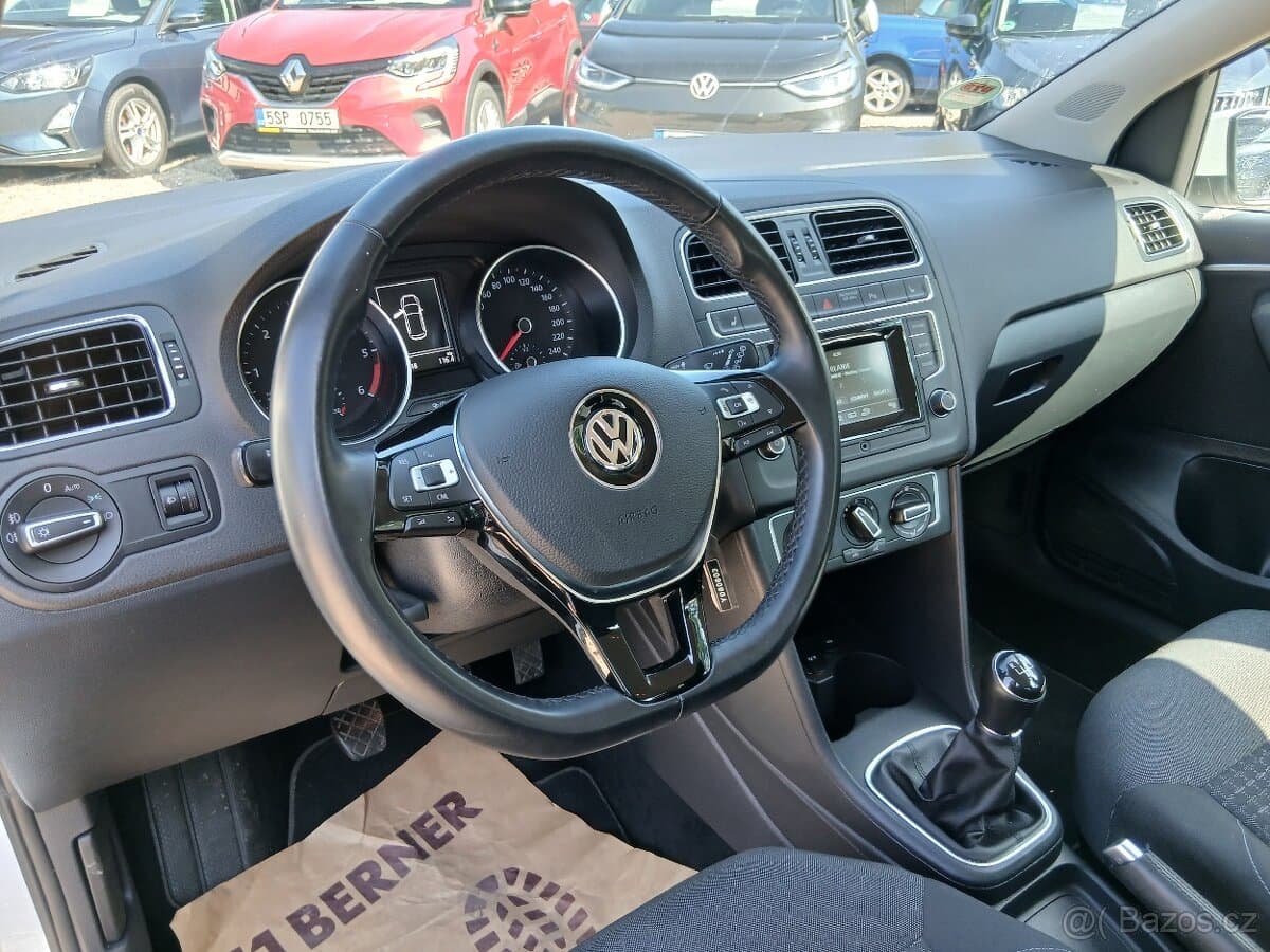 2015 Volkswagen POLO - 11