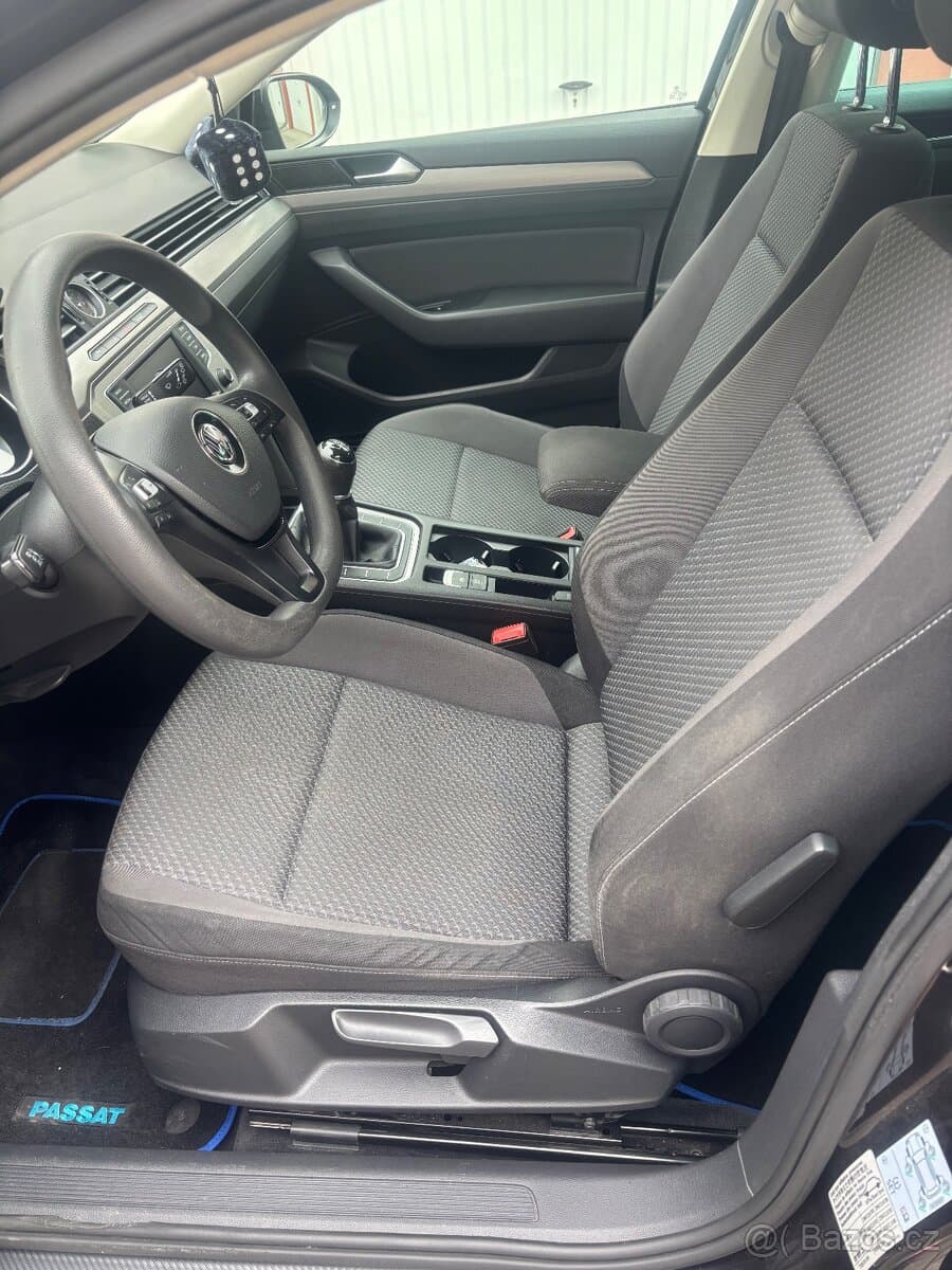 2016 Volkswagen PASSAT - 11