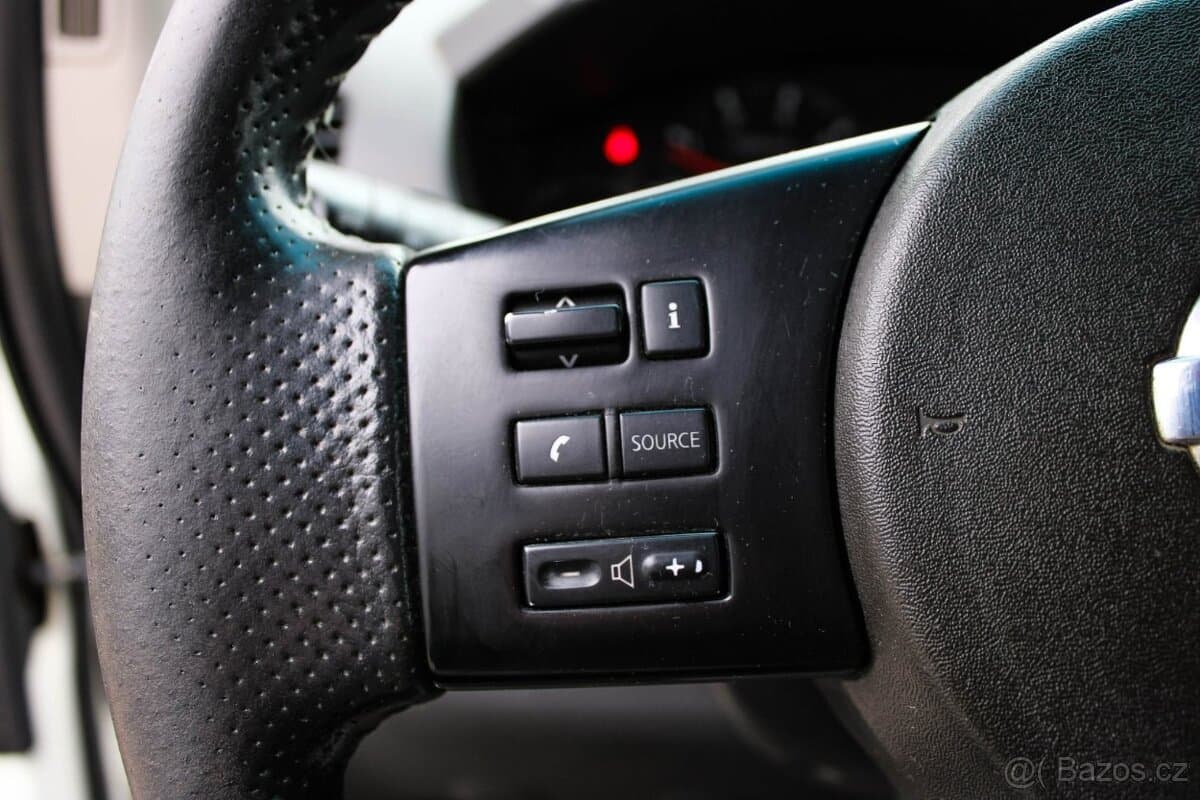 2009 Nissan NAVARA - 11