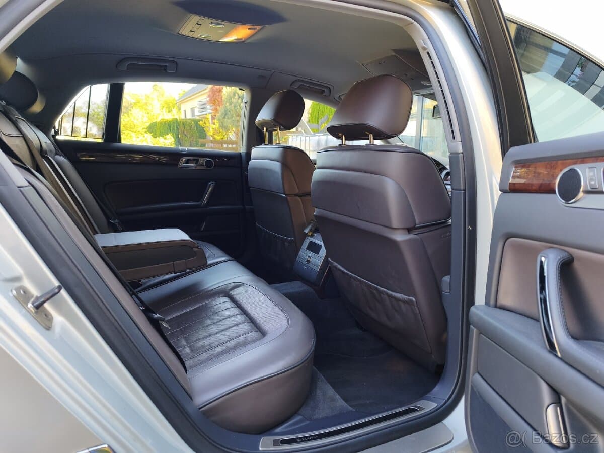 2011 Volkswagen PHAETON - 11