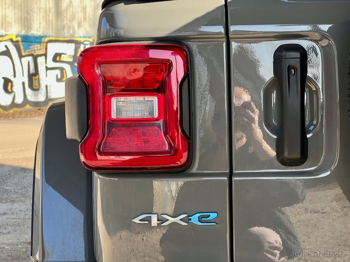 2022 Jeep WRANGLER - 11