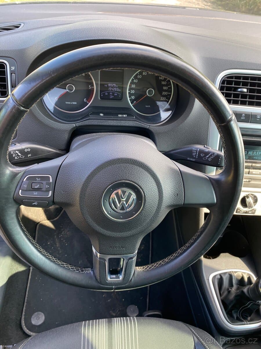 2012 Volkswagen POLO - 11