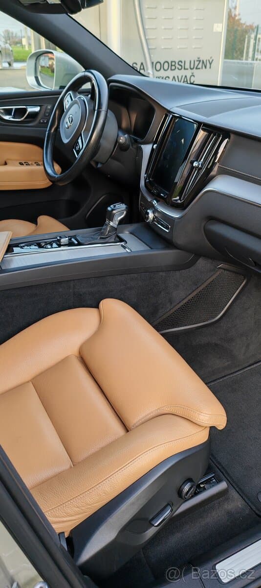 2019 Volvo XC60 - 11