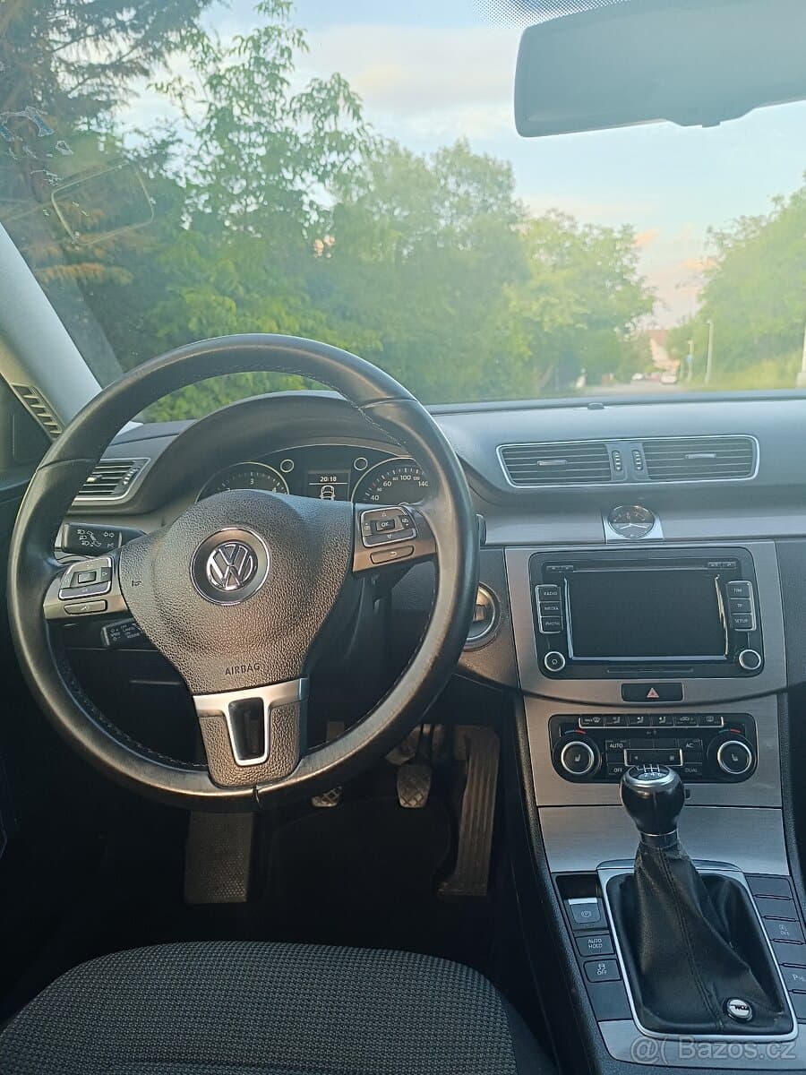 Volkswagen PASSAT - 11