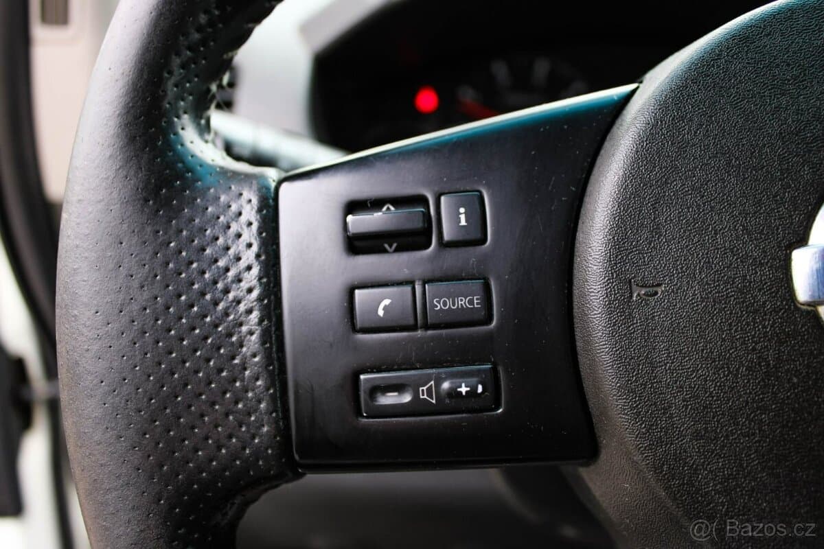 2009 Nissan NAVARA - 11