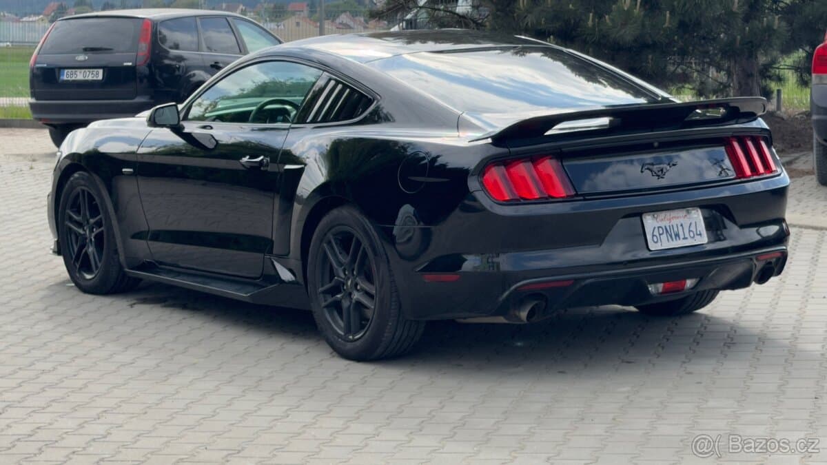 2017 Ford MUSTANG - 11